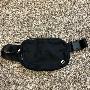 Black 1L Lululemon belt bag